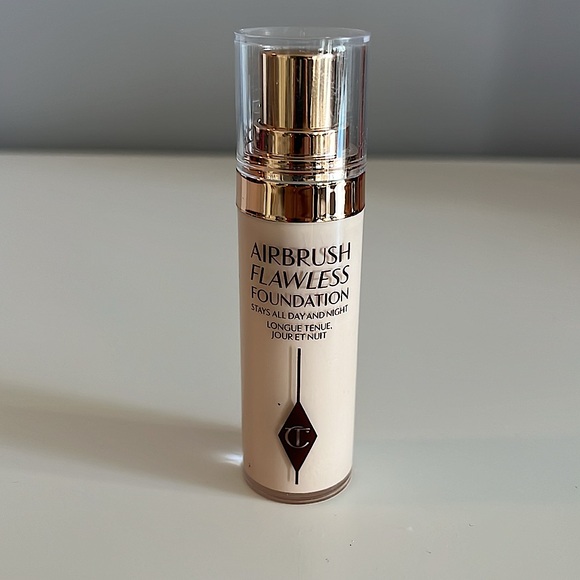 Girls Night Out Beauty Kit! MAC & Charlotte Tilbury - Picture 3 of 8